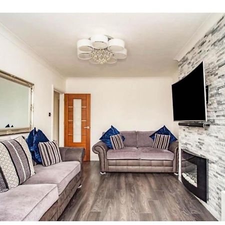 2 Bed - Walking Distance To Harry Potter Studio Apartment Watford  Bagian luar foto