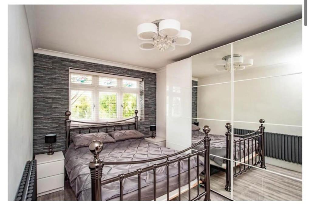 2 Bed - Walking Distance To Harry Potter Studio Watford  Bagian luar foto