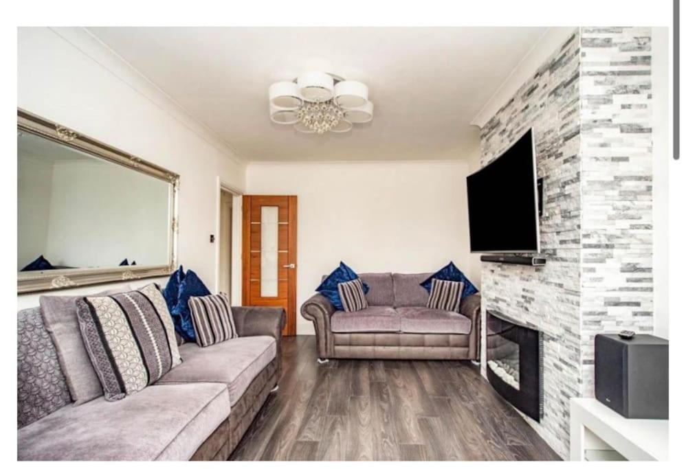 2 Bed - Walking Distance To Harry Potter Studio Apartment Watford  Bagian luar foto